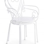 Thumbnail of http://Chaise%20en%20métal%20blanc%20au%20design%20complexe%20et%20décoratif.%20La%20chaise%20présente%20un%20dossier%20arrondi%20aux%20motifs%20tourbillonnants,%20des%20accoudoirs%20incurvés%20et%20une%20assise%20circulaire%20perforée.%20Les%20quatre%20pieds%20sont%20fins%20et%20droits,%20ce%20qui%20donne%20à%20la%20chaise%20une%20apparence%20délicate%20et%20aérée.