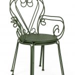 Thumbnail of http://Chaise%20en%20métal%20vert%20au%20design%20complexe%20et%20décoratif.%20La%20chaise%20présente%20un%20dossier%20arrondi%20aux%20motifs%20tourbillonnants,%20des%20accoudoirs%20incurvés%20et%20une%20assise%20circulaire%20perforée.%20Les%20quatre%20pieds%20sont%20fins%20et%20droits,%20ce%20qui%20donne%20à%20la%20chaise%20une%20apparence%20délicate%20et%20aérée.