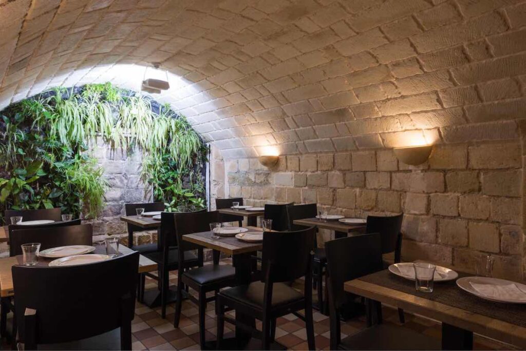 SALLE-de-petit-dejeuner-avant-renovation