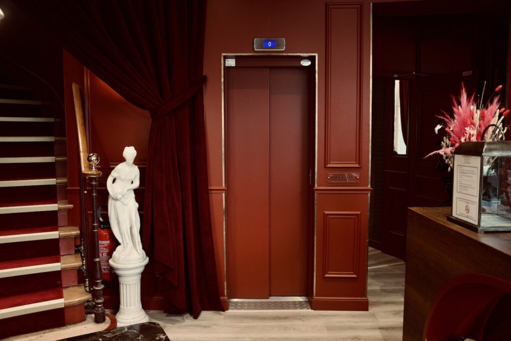 hall-daccueil-de-lhotel